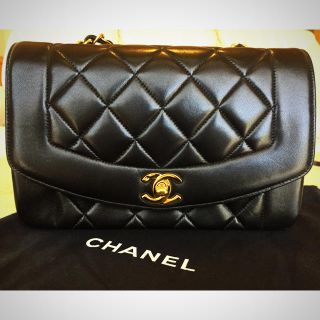 シャネル(CHANEL)のシャネル CHANEL マトラッセ ダイアナフラップ ショルダーバッグ【美品】黒(ショルダーバッグ)