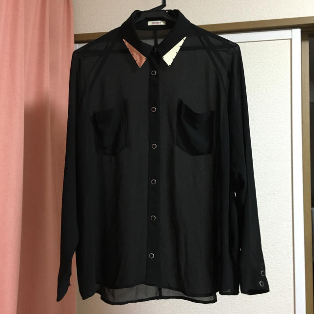 moussy(マウジー)のシースルーシャツ 黒 レディースのトップス(シャツ/ブラウス(長袖/七分))の商品写真
