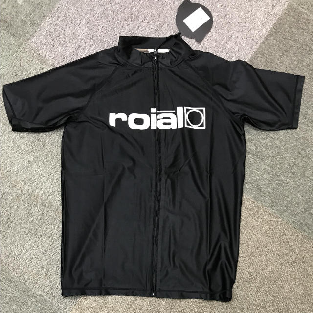 roial(ロイヤル)の新品未使用 roial ロイヤル ラッシュガード 黒 ブラック メンズの水着/浴衣(水着)の商品写真