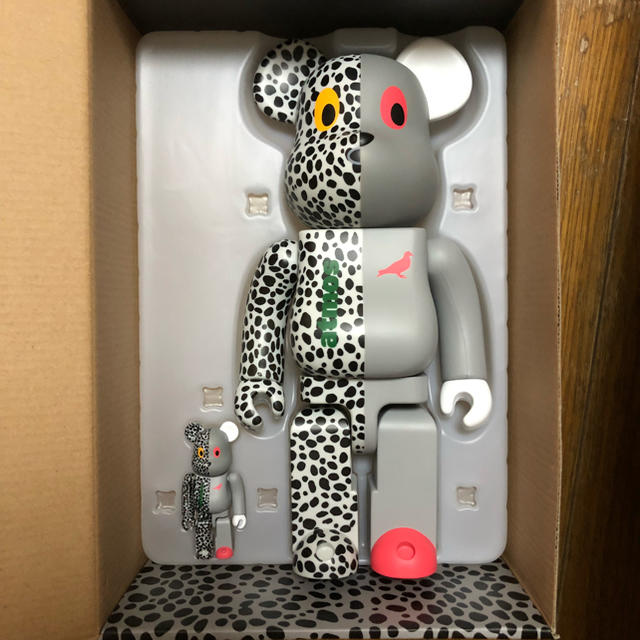 MEDICOM TOY(メディコムトイ)のatmos × staple BE@RBRICK 100%&400% メンズの靴/シューズ(スニーカー)の商品写真