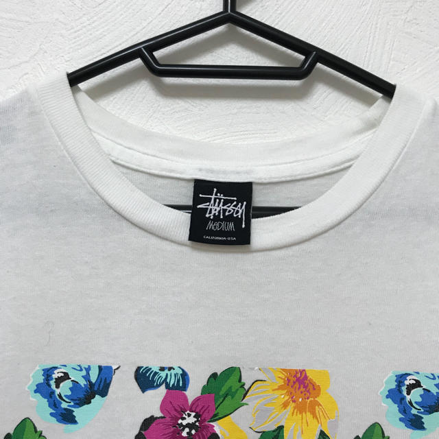 STUSSY(ステューシー)のSTUSSY ステューシー ワールドツアー 花柄 Tシャツ 多数出品中！ メンズのトップス(Tシャツ/カットソー(半袖/袖なし))の商品写真