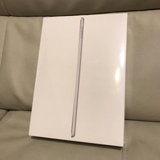 アイパッド(iPad)のiPad 9.7インチ Wi-Fiモデル32GB MR7G2J/A [シルバー](タブレット)