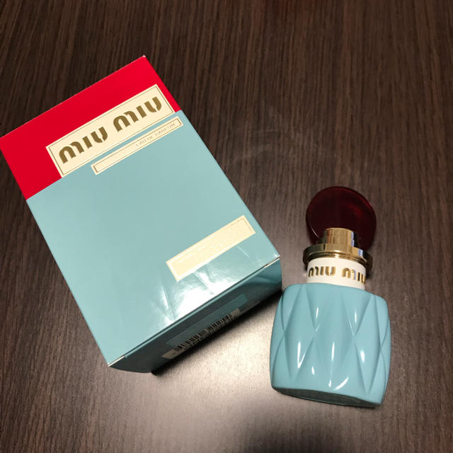 miumiu(ミュウミュウ)のmiumiu ミュウミュウ オードパルファム 30ml コスメ/美容の香水(香水(女性用))の商品写真