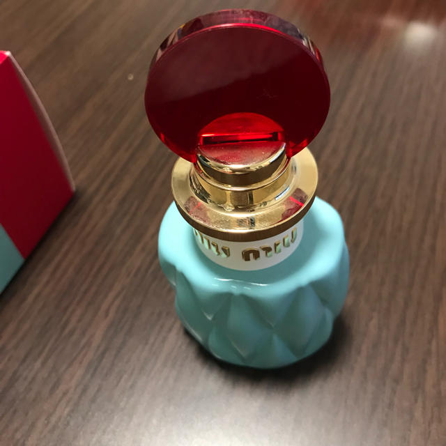 miumiu(ミュウミュウ)のmiumiu ミュウミュウ オードパルファム 30ml コスメ/美容の香水(香水(女性用))の商品写真