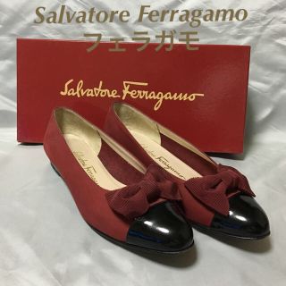 サルヴァトーレフェラガモ(Salvatore Ferragamo)の美品フェラガモ  リボン フラットシューズ5 1/2Cレッド(ハイヒール/パンプス)