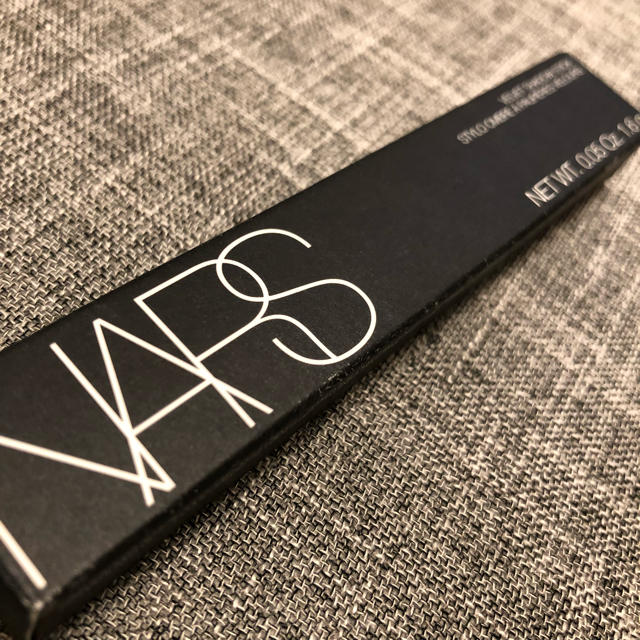 NARS(ナーズ)の未使用★NARS★人気色8256ベルベットシャドースティック涙袋にも♪ コスメ/美容のベースメイク/化粧品(アイシャドウ)の商品写真