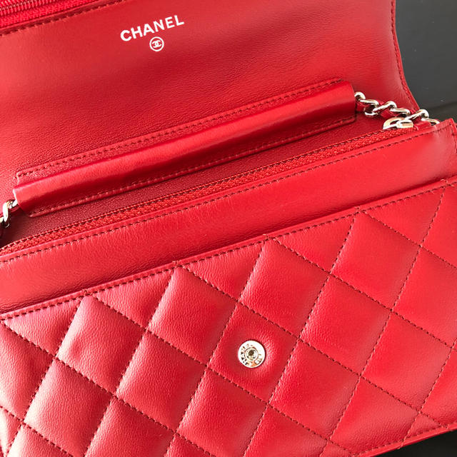 CHANEL(シャネル)の美品 CHANELシャネルチェーンウォレット 赤  メンズのファッション小物(ウォレットチェーン)の商品写真