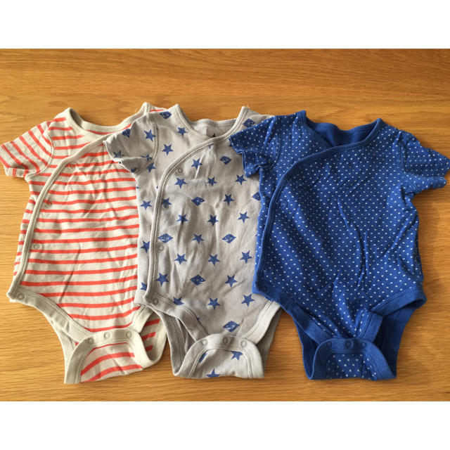 babyGAP(ベビーギャップ)のUSED⭐︎babyGap⭐︎ロンパース3枚set⭐︎サイズ/70 キッズ/ベビー/マタニティのベビー服(~85cm)(ロンパース)の商品写真