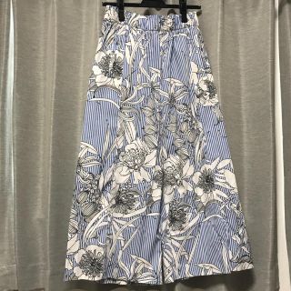 ザラ(ZARA)の花柄 ガウチョ パンツ(カジュアルパンツ)