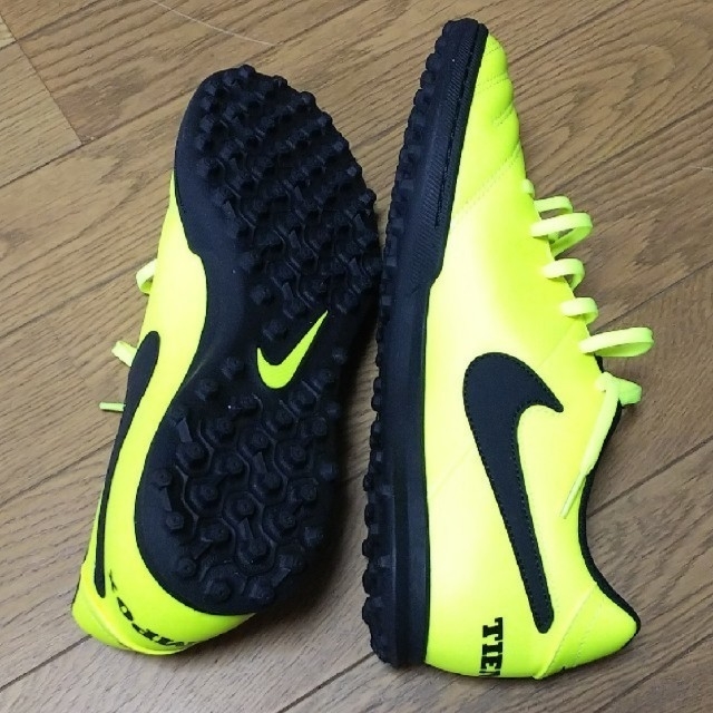 NIKE(ナイキ)のNIKE  TIEMPOX  RIO  Ⅲ  TF　(29.5cm) スポーツ/アウトドアのサッカー/フットサル(シューズ)の商品写真