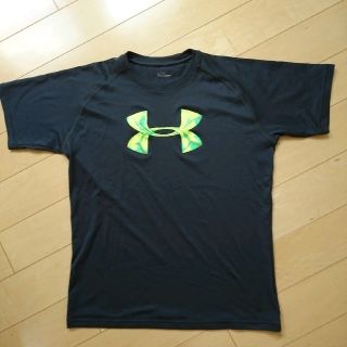 アンダーアーマー(UNDER ARMOUR)の【専用】under armor Tシャツ160⑤黒×グリーン(Tシャツ/カットソー)