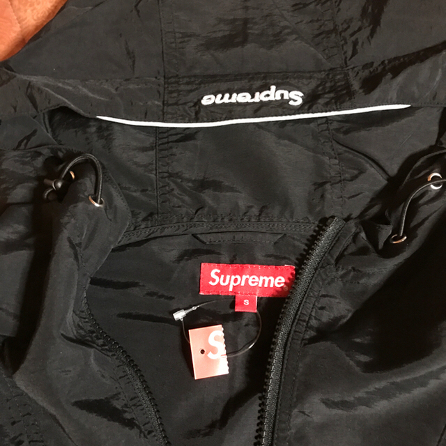 Supreme(シュプリーム)のsupreme Split Anorak S 黒 black 今日迄価格 メンズのジャケット/アウター(マウンテンパーカー)の商品写真