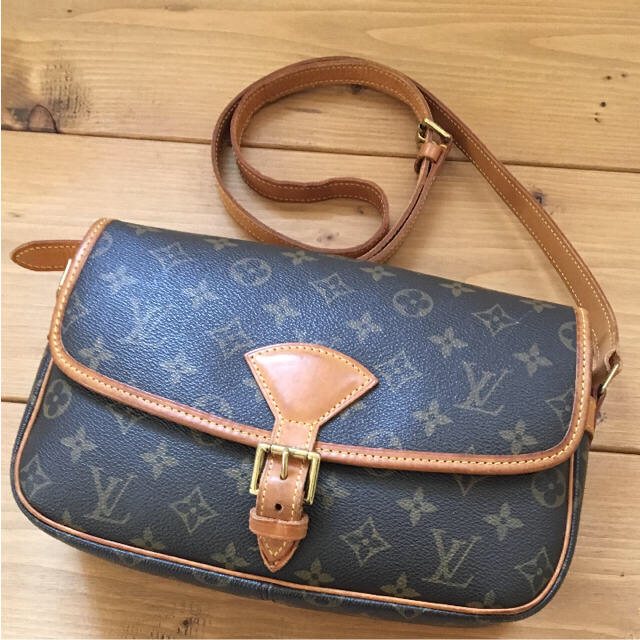 LOUIS VUITTON ルイヴィトン モノグラム ソローニュ 正規品レディース