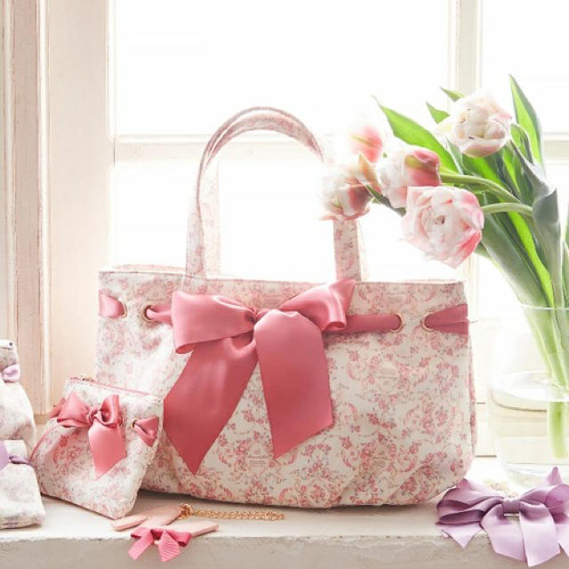 Maison de FLEUR(メゾンドフルール)のメゾンドフルール 花柄 トートバッグ サブバッグ レディースのバッグ(ハンドバッグ)の商品写真