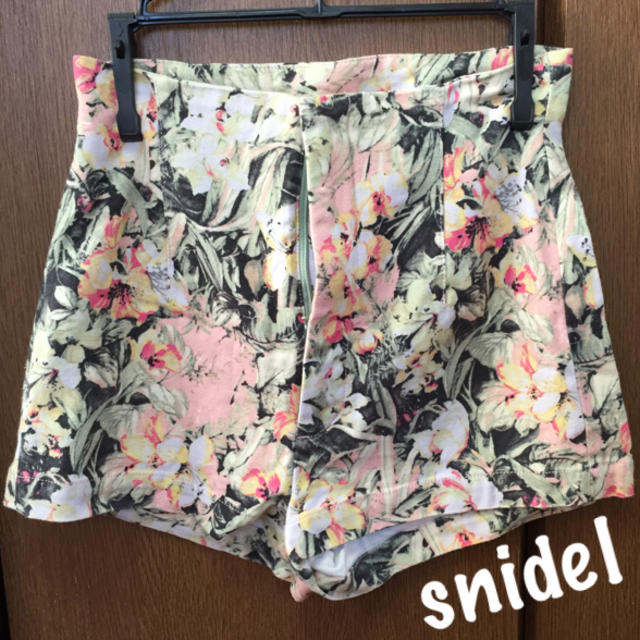 SNIDEL(スナイデル)のsnidel ハイウエストショートパンツ レディースのパンツ(ショートパンツ)の商品写真