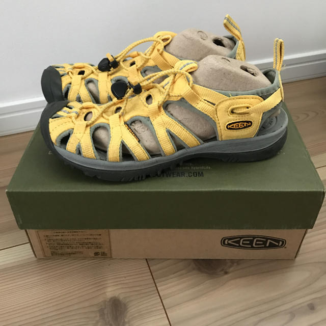 KEEN(キーン)のキーン KEEN ウィスパー サンダル 24.5 レディースの靴/シューズ(サンダル)の商品写真