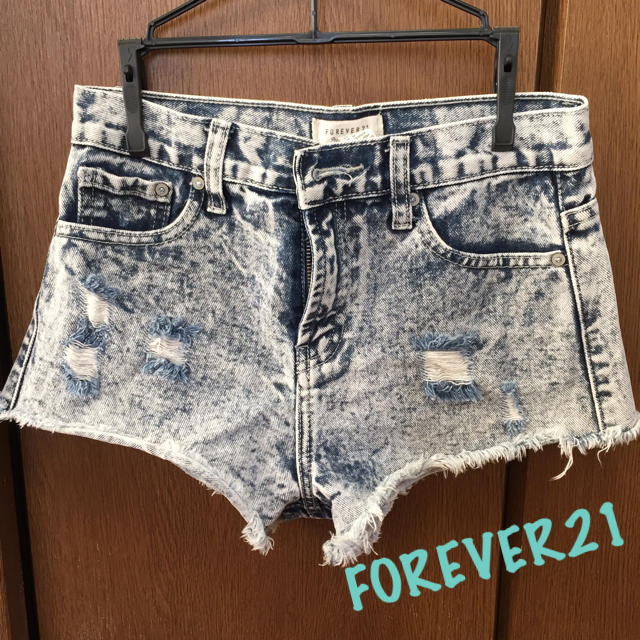 FOREVER 21(フォーエバートゥエンティーワン)のFOREVER21 ショートパンツ レディースのパンツ(ショートパンツ)の商品写真