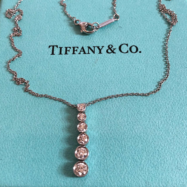 Tiffany & Co.(ティファニー)の超美品‼️ティファニー グラジュエイテッド ドロップ ダイヤモンド ネックレス レディースのアクセサリー(ネックレス)の商品写真