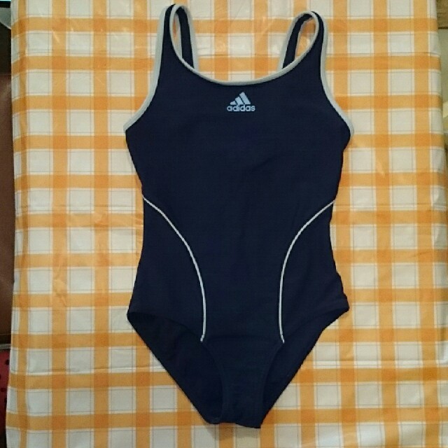 adidas(アディダス)のadidas 130cm女児水着 キッズ/ベビー/マタニティのキッズ服女の子用(90cm~)(水着)の商品写真