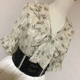 アクシーズファム(axes femme)のaxes ボウタイ花柄ブラウス(シャツ/ブラウス(半袖/袖なし))