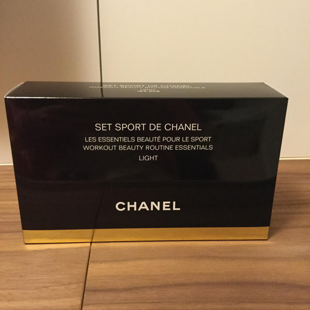 CHANEL(シャネル)のCHANEL ポーチ 6/1 店舗限定品 限定キット レディースのファッション小物(ポーチ)の商品写真