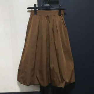 ザラ(ZARA)のZARA 光沢あるパリっとしたリバーシブルスカート茶色×黒(ひざ丈スカート)