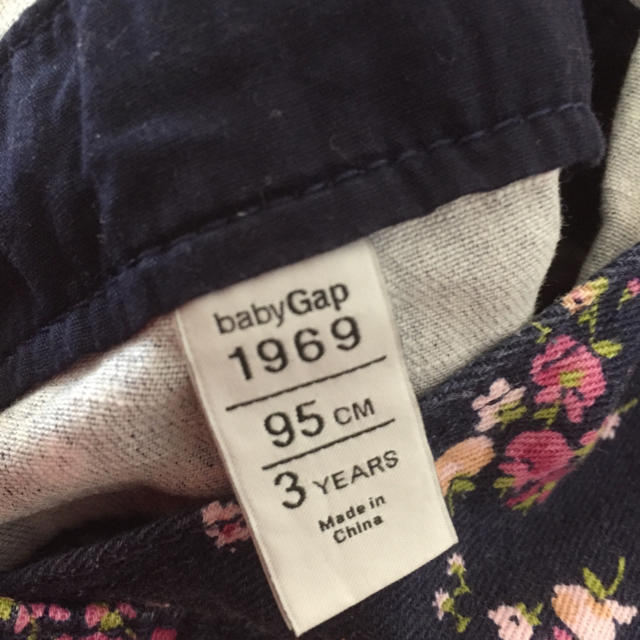 babyGAP(ベビーギャップ)のベビーギャップ 花柄サロペット キッズ/ベビー/マタニティのキッズ服女の子用(90cm~)(パンツ/スパッツ)の商品写真