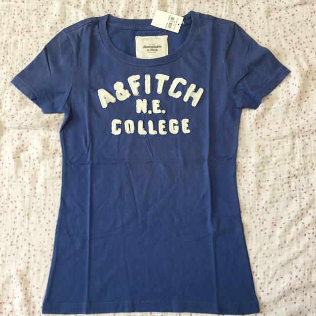 Abercrombie&Fitch(アバクロンビーアンドフィッチ)のアバクロンビー&フィッチ Tシャツ M ダメージ加工 レディースのトップス(Tシャツ(半袖/袖なし))の商品写真