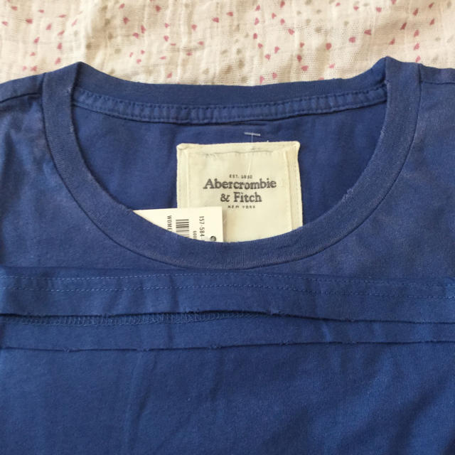 Abercrombie&Fitch(アバクロンビーアンドフィッチ)のアバクロンビー&フィッチ Tシャツ M ダメージ加工 レディースのトップス(Tシャツ(半袖/袖なし))の商品写真