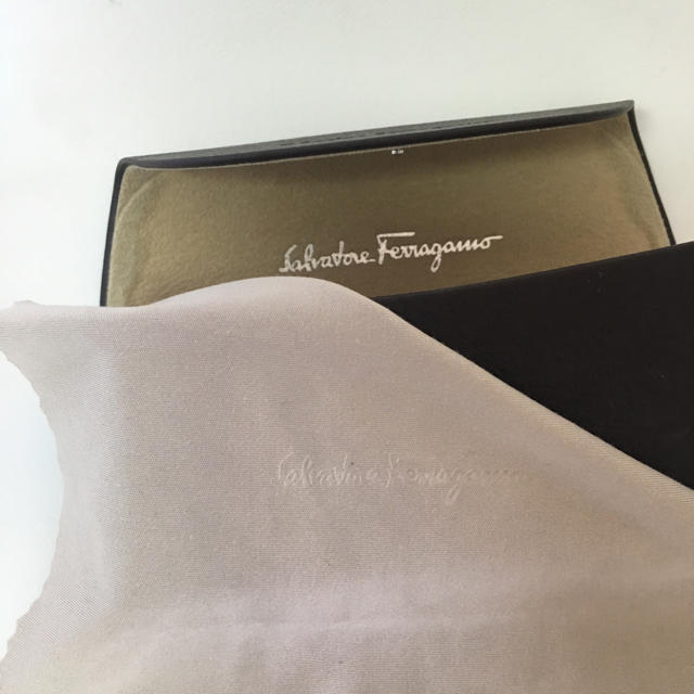 Salvatore Ferragamo(サルヴァトーレフェラガモ)のSalvatore Ferragamo メガネケース レディースのファッション小物(サングラス/メガネ)の商品写真