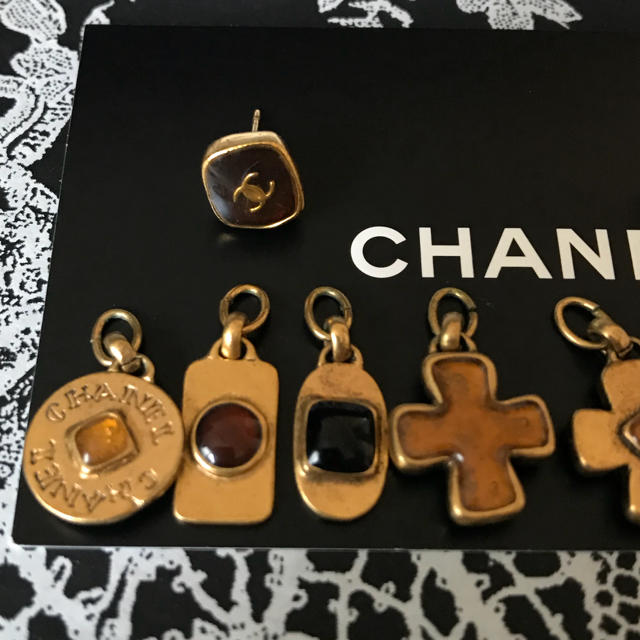 レディース♕CHANEL 4チャームピアス♕