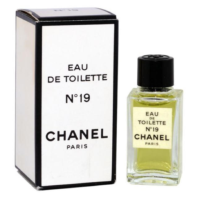 CHANEL(シャネル)のCHANEL No.19 オードゥ  トワレット 19ml  コスメ/美容の香水(香水(女性用))の商品写真