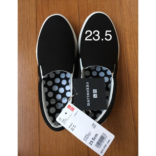 UNIQLO(ユニクロ)のUNIQLO×Marimekko キャンバススニーカー 23.5 黒 レディースの靴/シューズ(スリッポン/モカシン)の商品写真