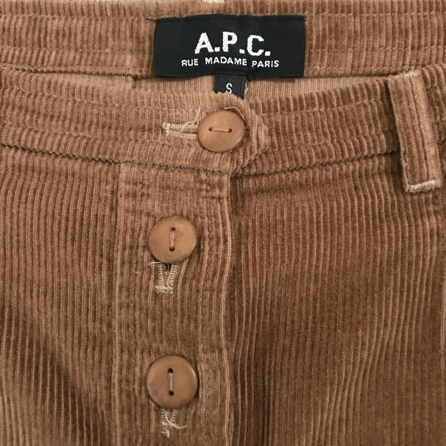 A.P.C(アーペーセー)のA.P.C. コーデュロイひざ丈スカート レディースのスカート(ひざ丈スカート)の商品写真