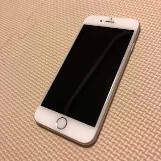 アイフォーン(iPhone)のiPhone6s  64GBシルバー(スマートフォン本体)