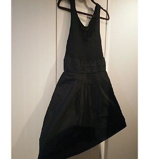 ビーシービージーマックスアズリア(BCBGMAXAZRIA)のBCBG MAX(ひざ丈ワンピース)