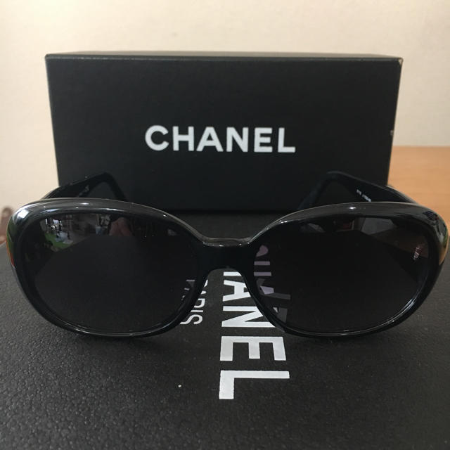 CHANEL カメリア サングラス CHANEL カメリア サングラス