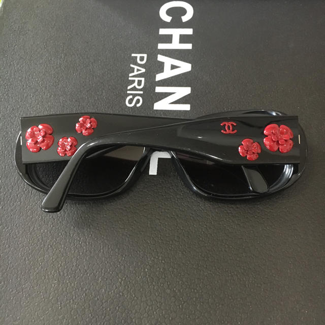 CHANEL カメリア サングラス CHANEL カメリア サングラス