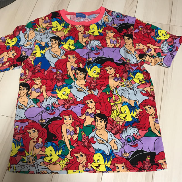Disney(ディズニー)の早い者勝ち！アリエル 総柄Tシャツ Lサイズ レディースのトップス(Tシャツ(半袖/袖なし))の商品写真