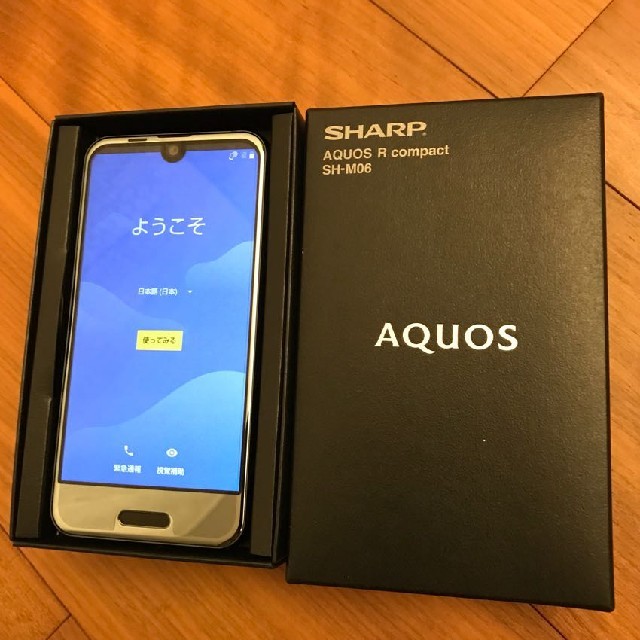 （極美品A）AQUOS R compact SH-M06 Blackスマートフォン/携帯電話