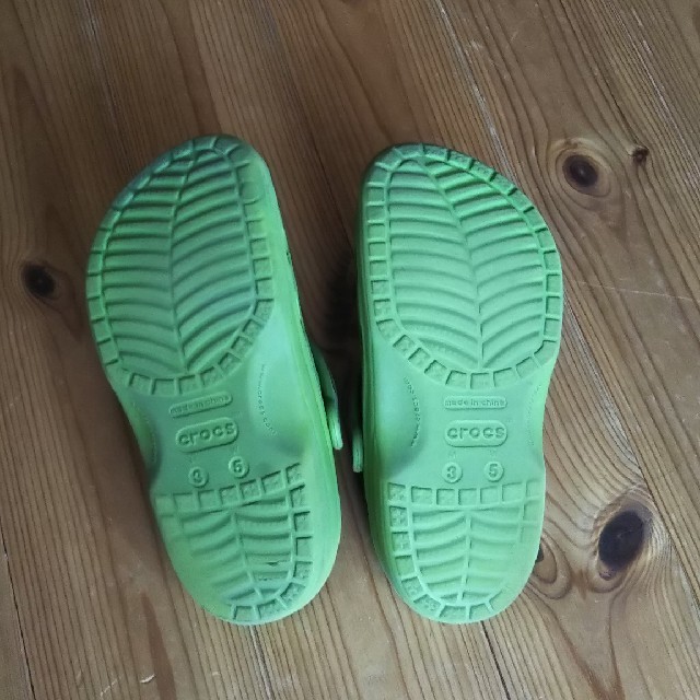 crocs(クロックス)のクロックスサンダル キッズ/ベビー/マタニティのキッズ靴/シューズ(15cm~)(サンダル)の商品写真