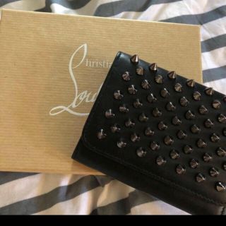 クリスチャンルブタン(Christian Louboutin)の極美品 袋、箱付き スタッズウォレット(財布)