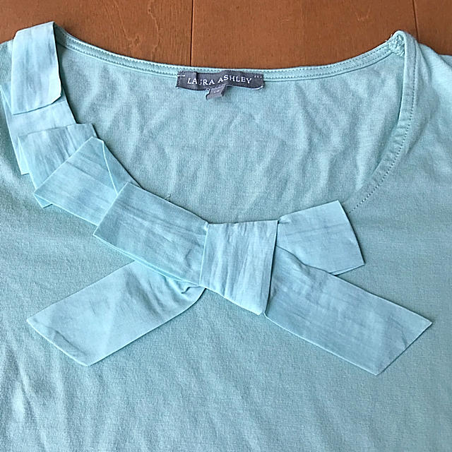 LAURA ASHLEY(ローラアシュレイ)の【新品、未使用】ローラ アシュレイ Tシャツ XS レディースのトップス(Tシャツ(半袖/袖なし))の商品写真