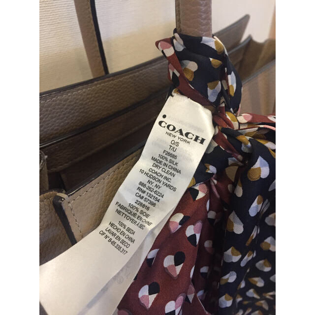 COACH(コーチ)のnayuca様専用☆コーチ☆シルクスカーフ☆今季☆美品 レディースのファッション小物(バンダナ/スカーフ)の商品写真