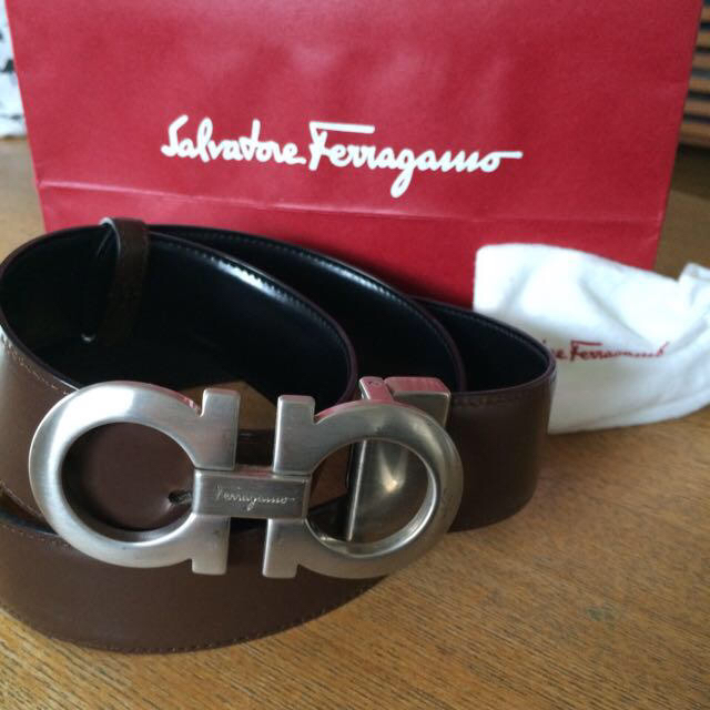 Ferragamo(フェラガモ)のフェラガモ men'sリバーシブルベルト レディースのファッション小物(ベルト)の商品写真