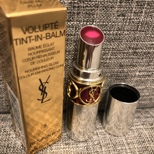 Yves Saint Laurent Beaute(イヴサンローランボーテ)の5 デアミープラム★ヴォリュプテ ティントインバーム【リップスティック】 コスメ/美容のベースメイク/化粧品(口紅)の商品写真