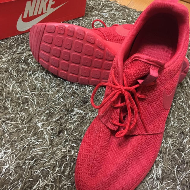 NIKE(ナイキ)のNIKE ROSHE ONE VARSITY RED メンズの靴/シューズ(スニーカー)の商品写真