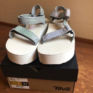 テバ(Teva)の【ryo05様専用》新品未使用teva 厚底サンダル シルバー TEVA(サンダル)