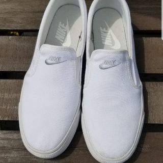 ナイキ(NIKE)のナイキ　トキ　スリップ　オン　白　美品(スリッポン/モカシン)