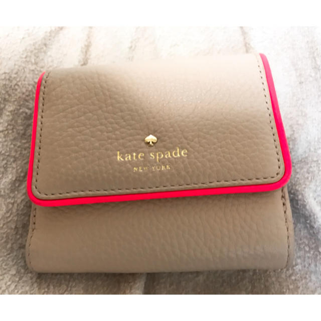 kate spade new york(ケイトスペードニューヨーク)のkate spade ケイトスペード ベージュの折りたたみ財布  レディースのファッション小物(財布)の商品写真